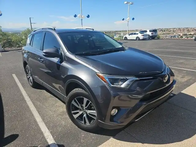 2018 Toyota RAV4 XLE's photo
