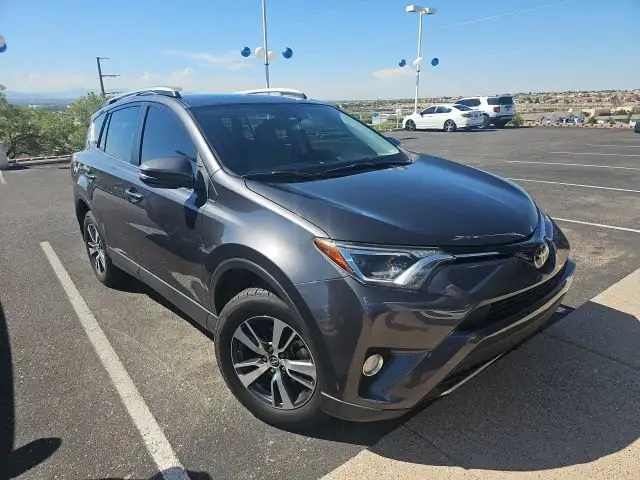 2018 Toyota RAV4 XLE's photo