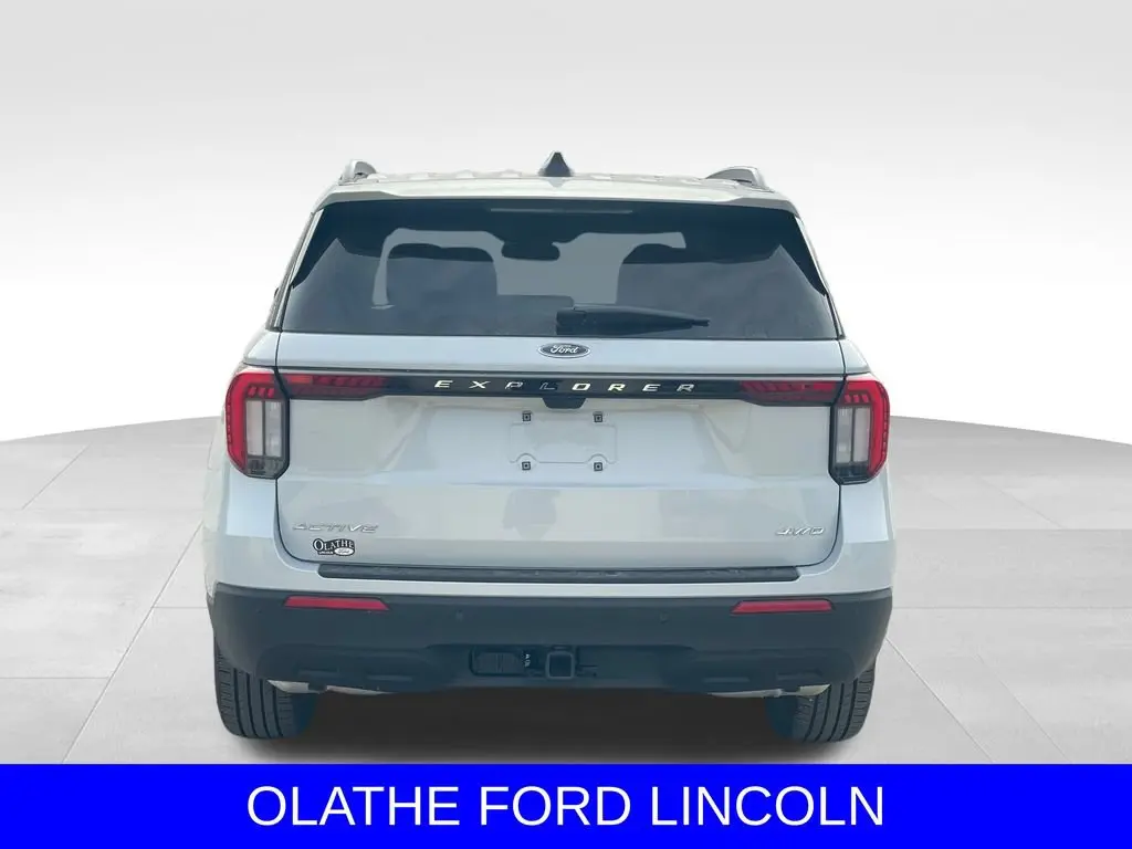 2026 Ford Explorer Active 4WD photo 5