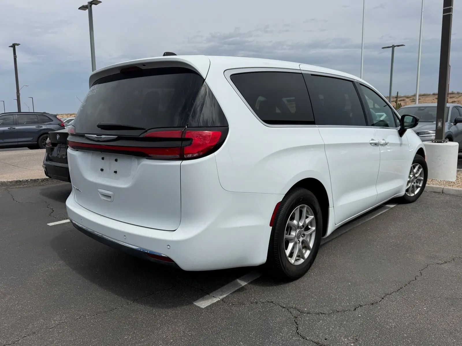 2025 Chrysler Pacifica Select photo 4