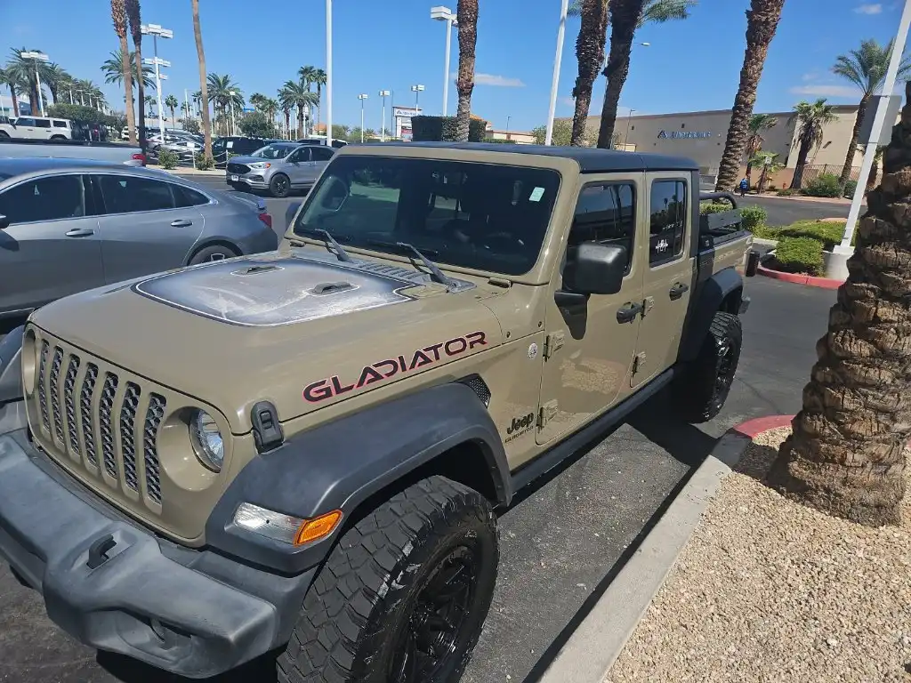 2020 Jeep Gladiator Sport S's photo