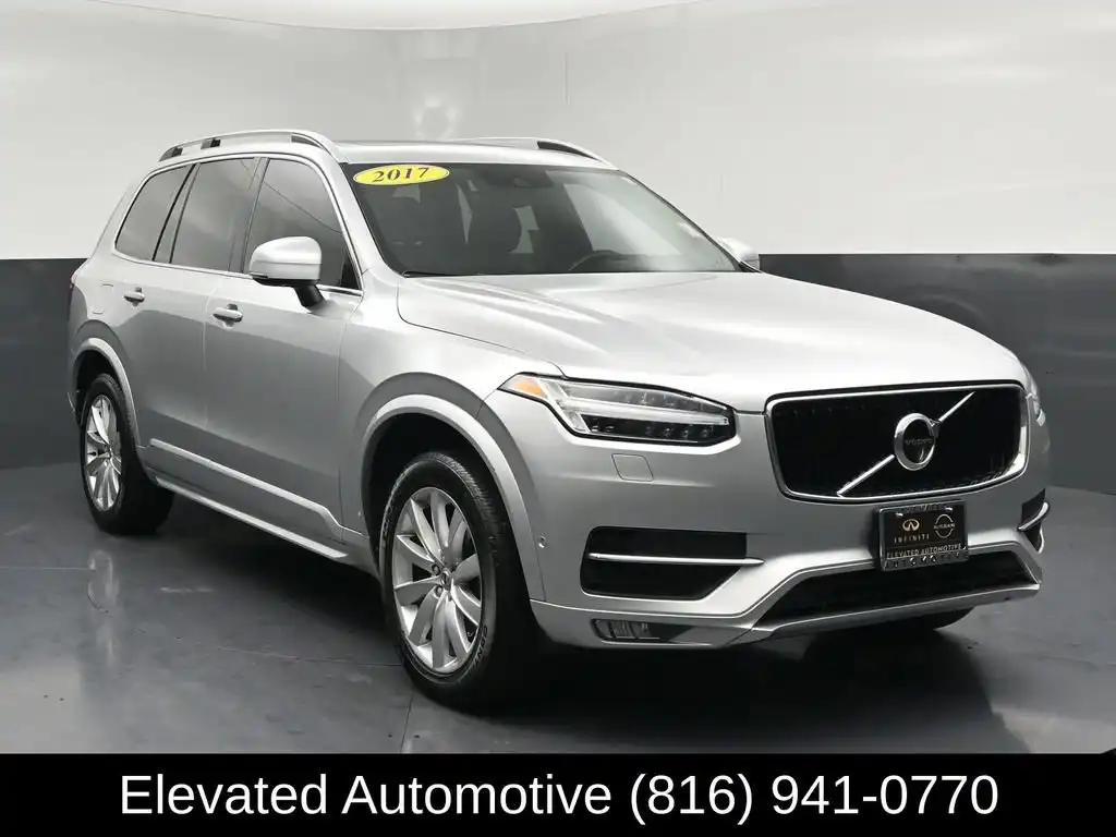 2017 Volvo XC90 T6 AWD Momentum's photo