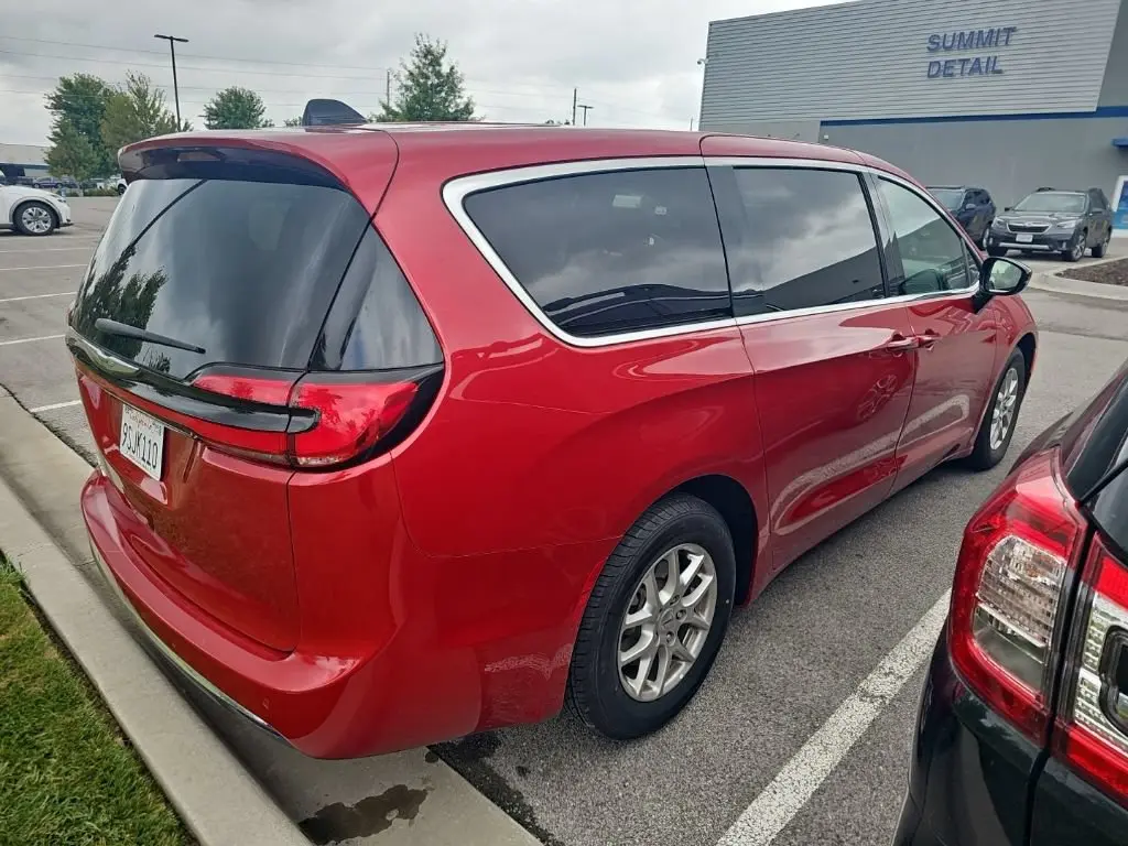 2025 Chrysler Pacifica Select photo 5