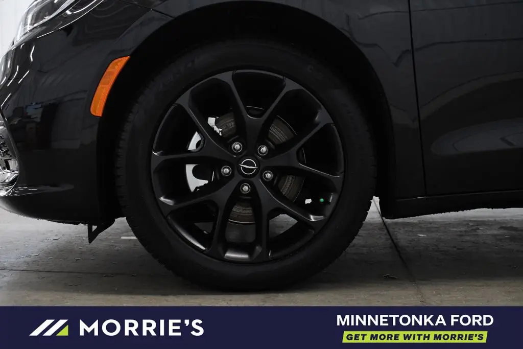 2026 Chrysler Pacifica Select photo 4