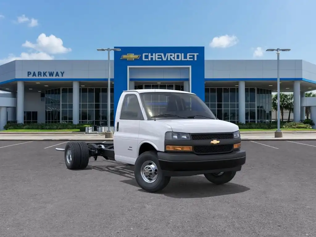 2026 Chevrolet Express's photo