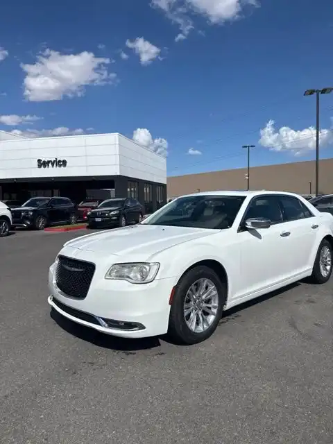 2016 Chrysler 300 C's photo