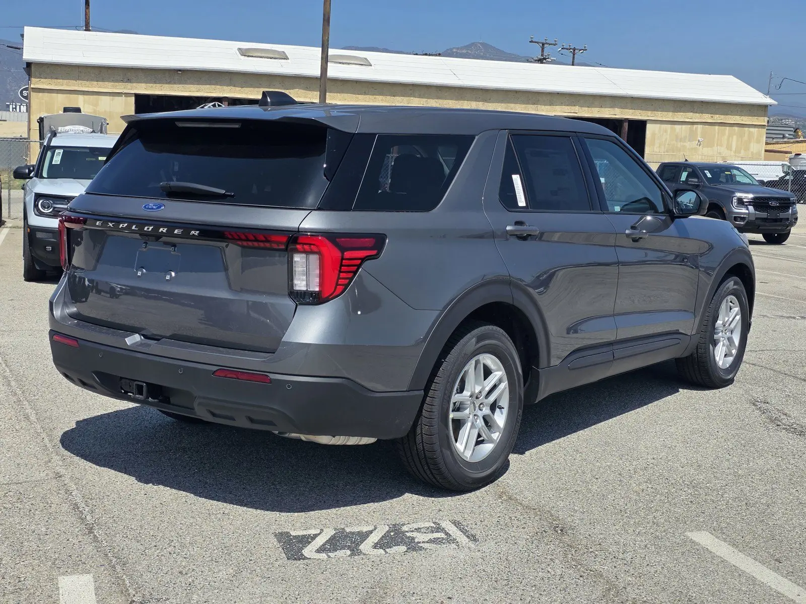 2026 Ford Explorer Active photo 4