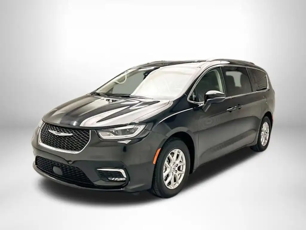 2022 Chrysler Pacifica Touring L's photo