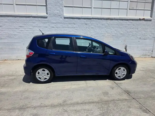 2013 Honda Fit Auto photo 3