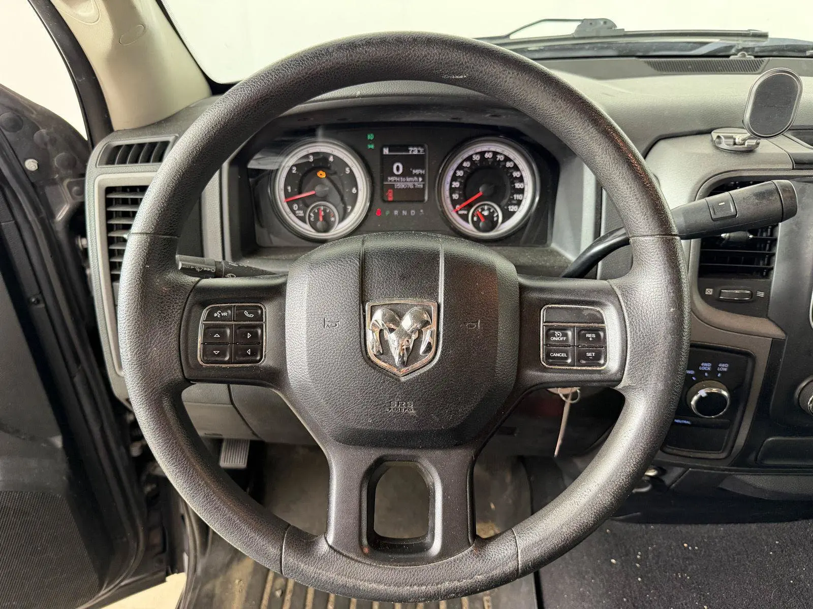 2018 RAM 1500 Express Quad Cab 4WD 6'4" Box photo 4