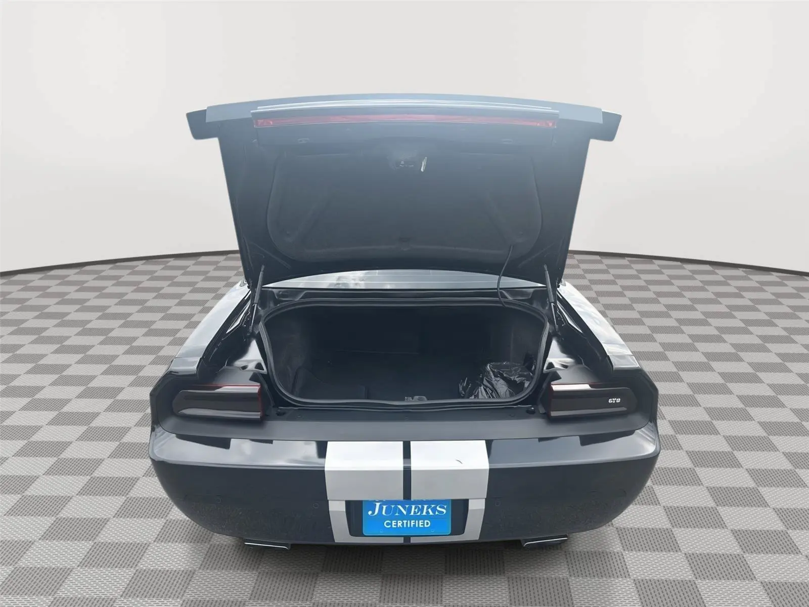 2013 Dodge Challenger SRT8 392 photo 4
