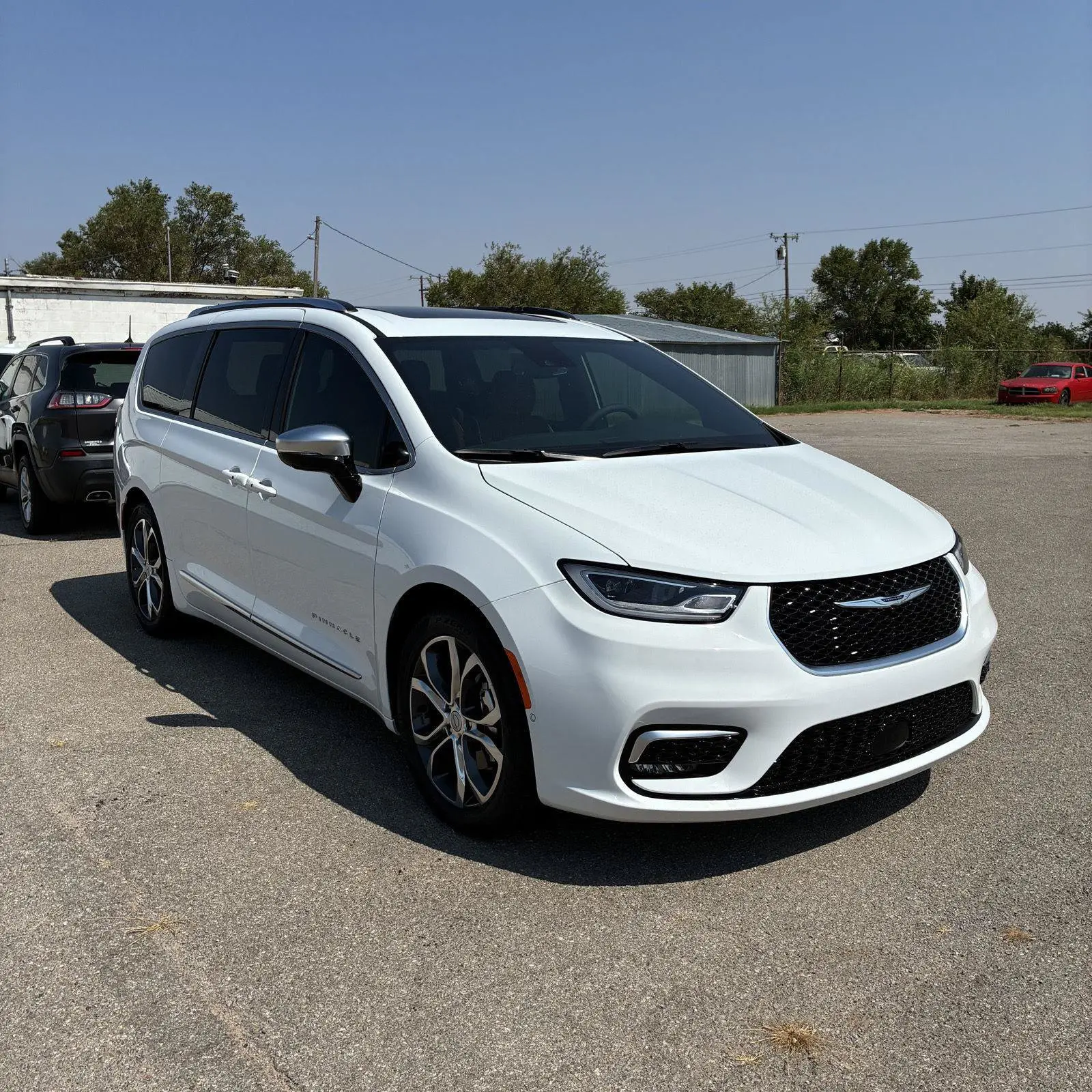 2026 Chrysler Pacifica Pinnacle photo 3