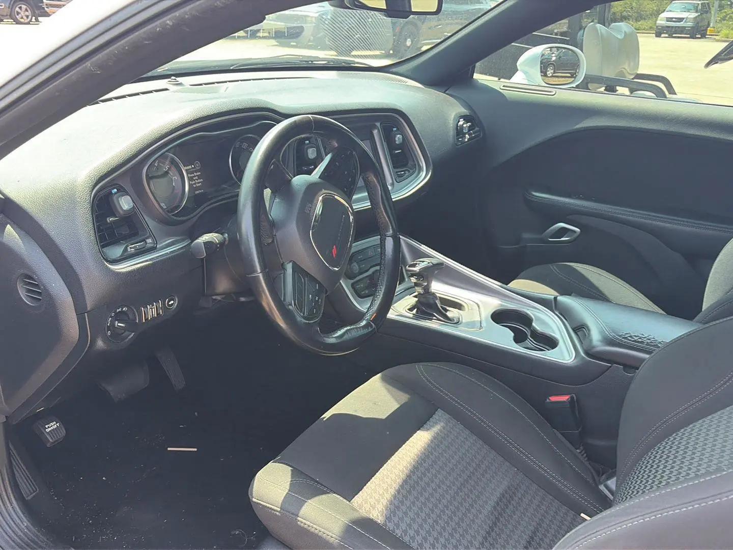 2020 Dodge Challenger SXT Auto photo 3