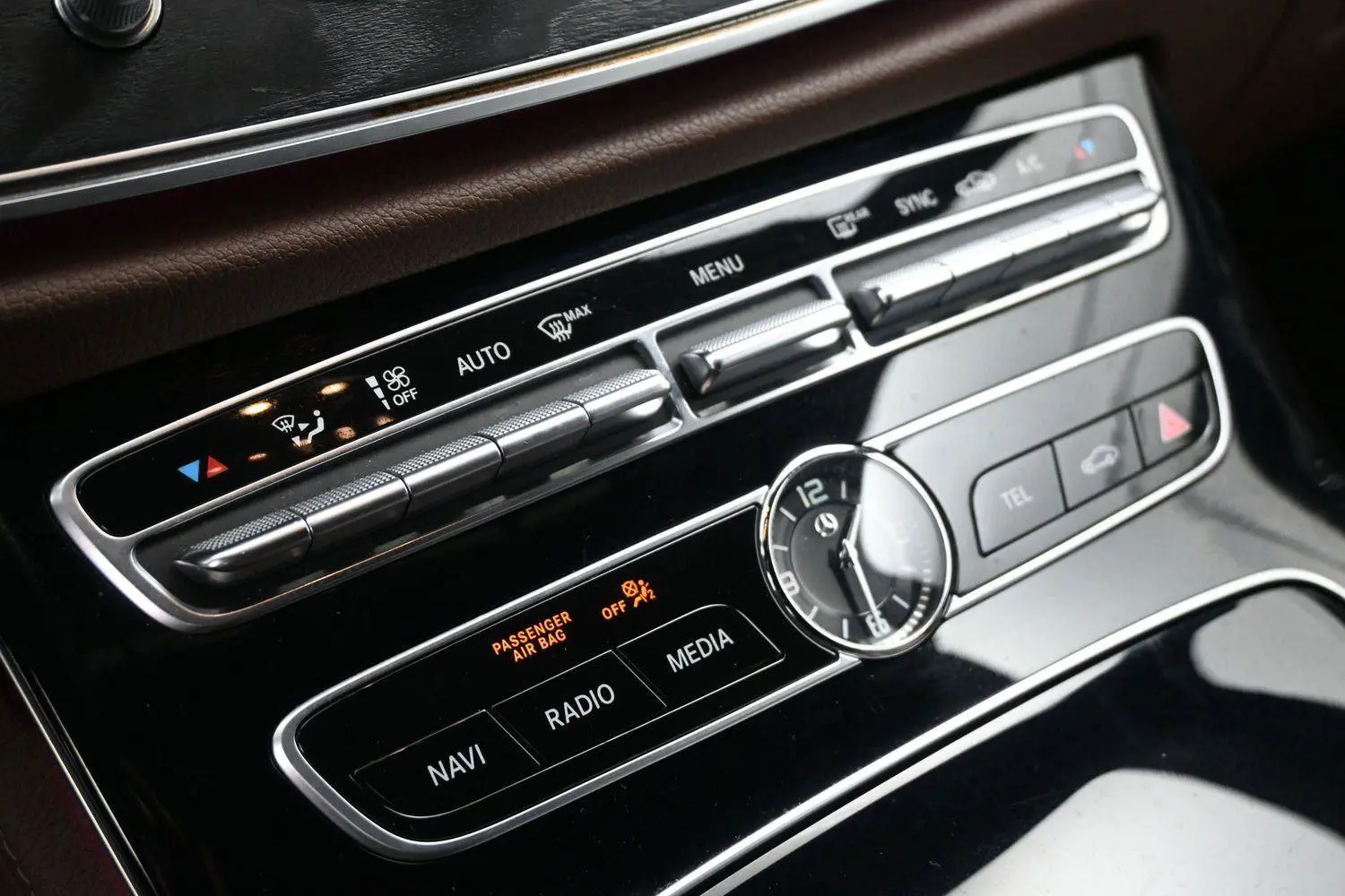 2017 Mercedes-Benz E-Class E300 4MATIC photo 5