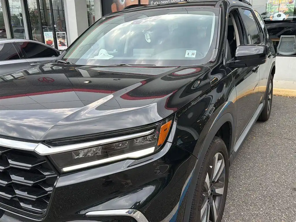 2025 Honda Pilot Touring AWD's photo