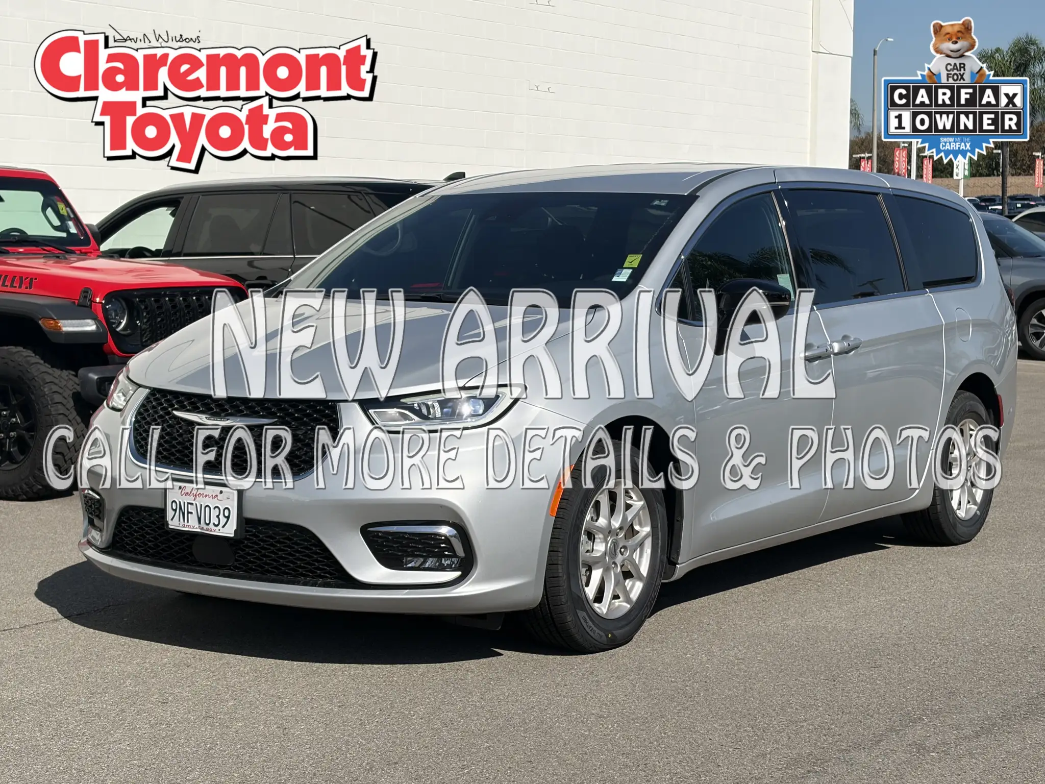2024 Chrysler Pacifica Touring photo 1