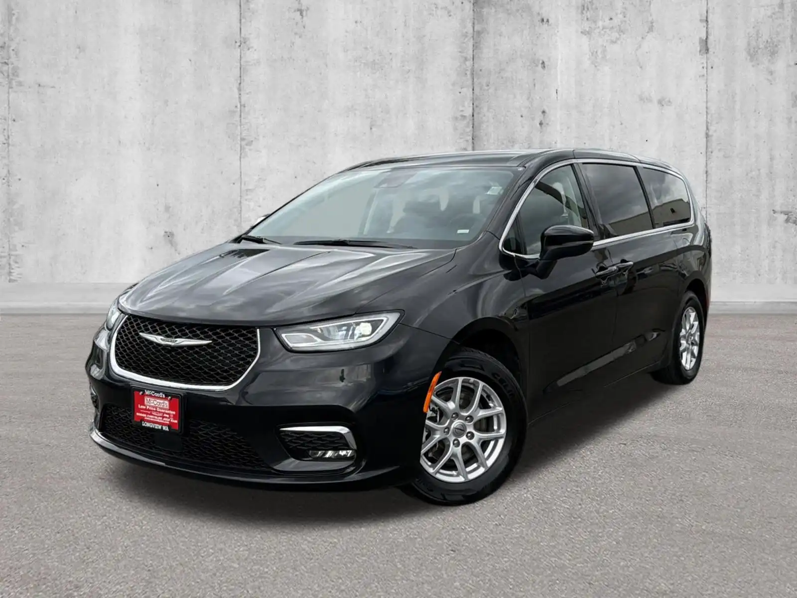 2023 Chrysler Pacifica Touring L's photo