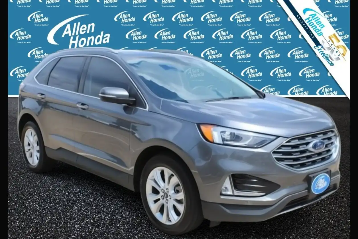 2021 Ford Edge Titanium's photo