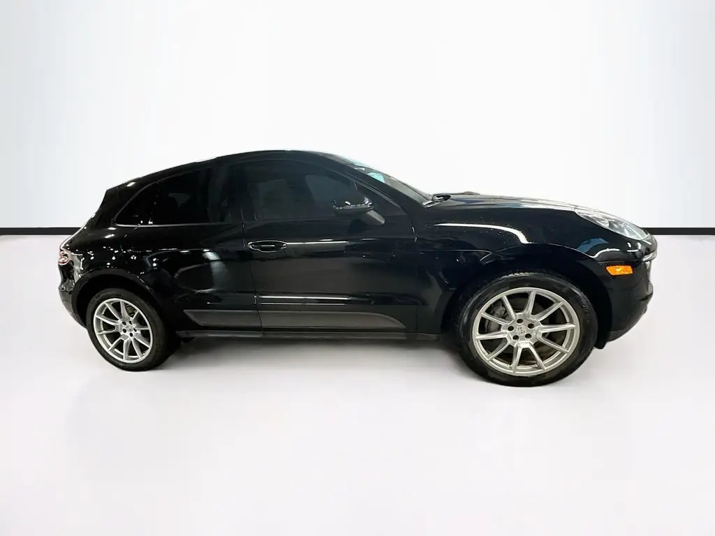 2017 Porsche Macan Base photo 4