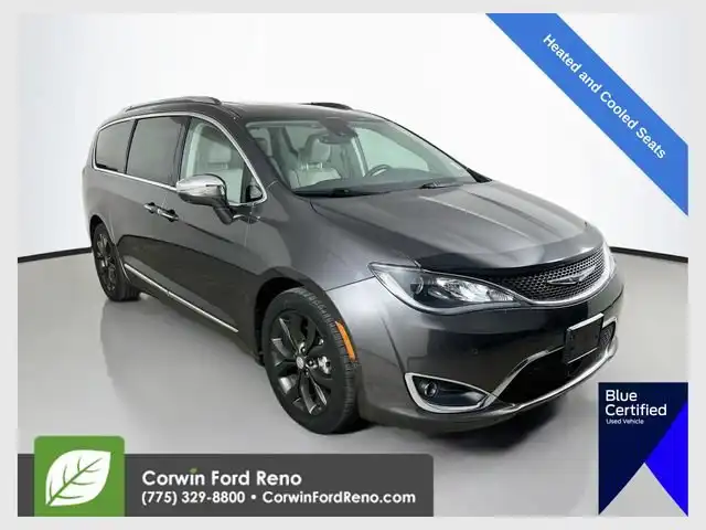 2017 Chrysler Pacifica Limited's photo