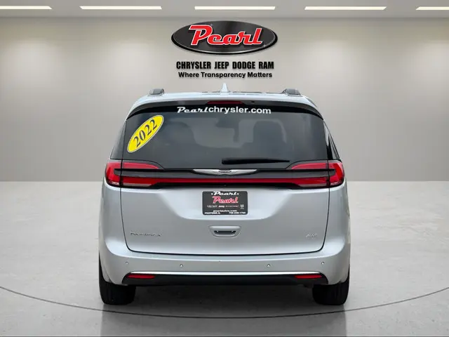 2022 Chrysler Pacifica Touring L photo 4