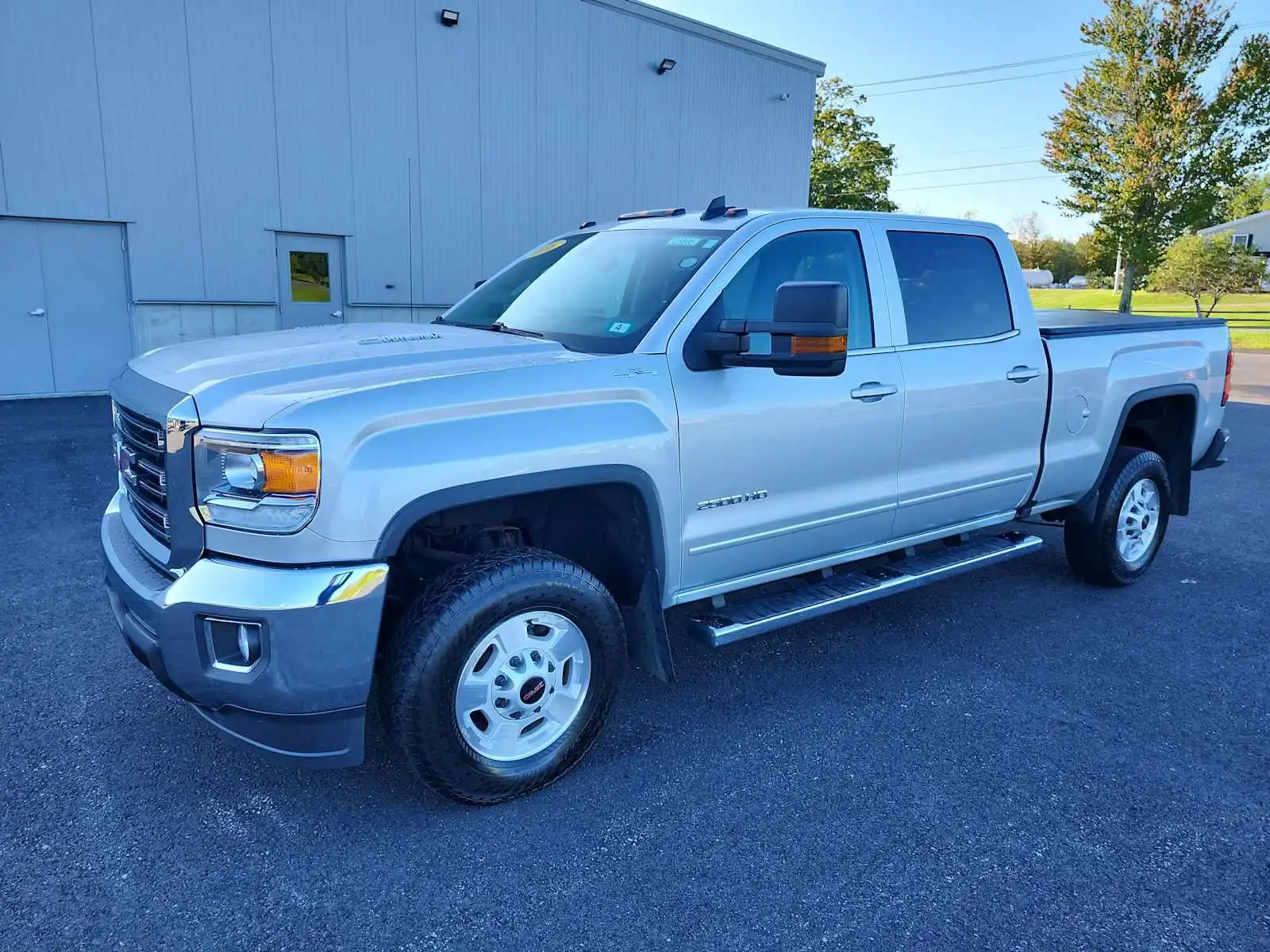 2016 GMC Sierra SLE 4WD Crew Cab Standard Box's photo