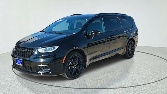 2026 Chrysler Pacifica Limited photo 3