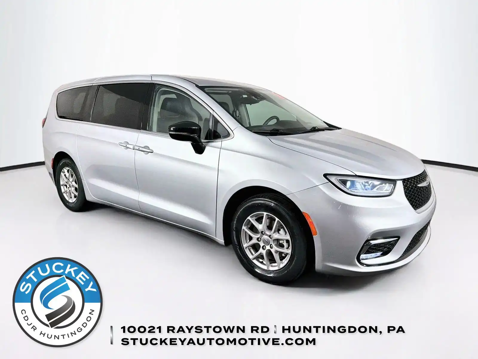 2024 Chrysler Pacifica Touring L's photo