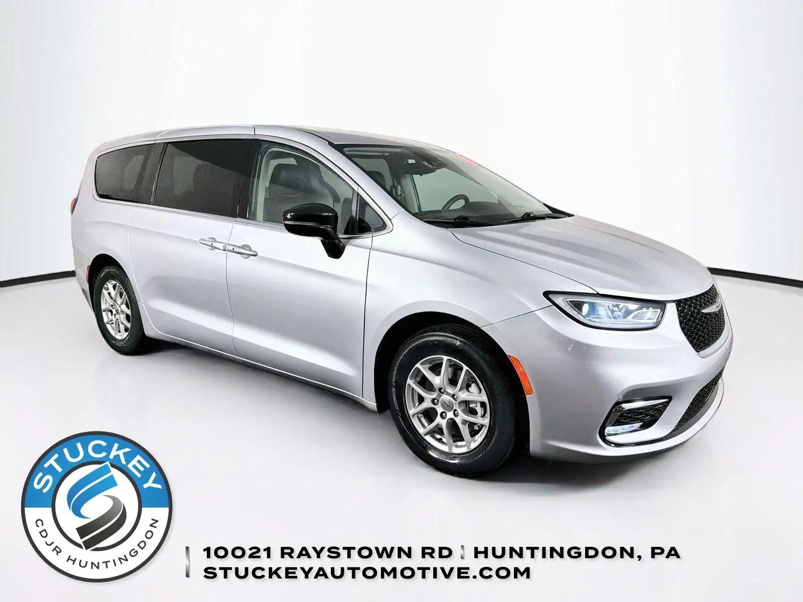 2024 Chrysler Pacifica Touring L's photo