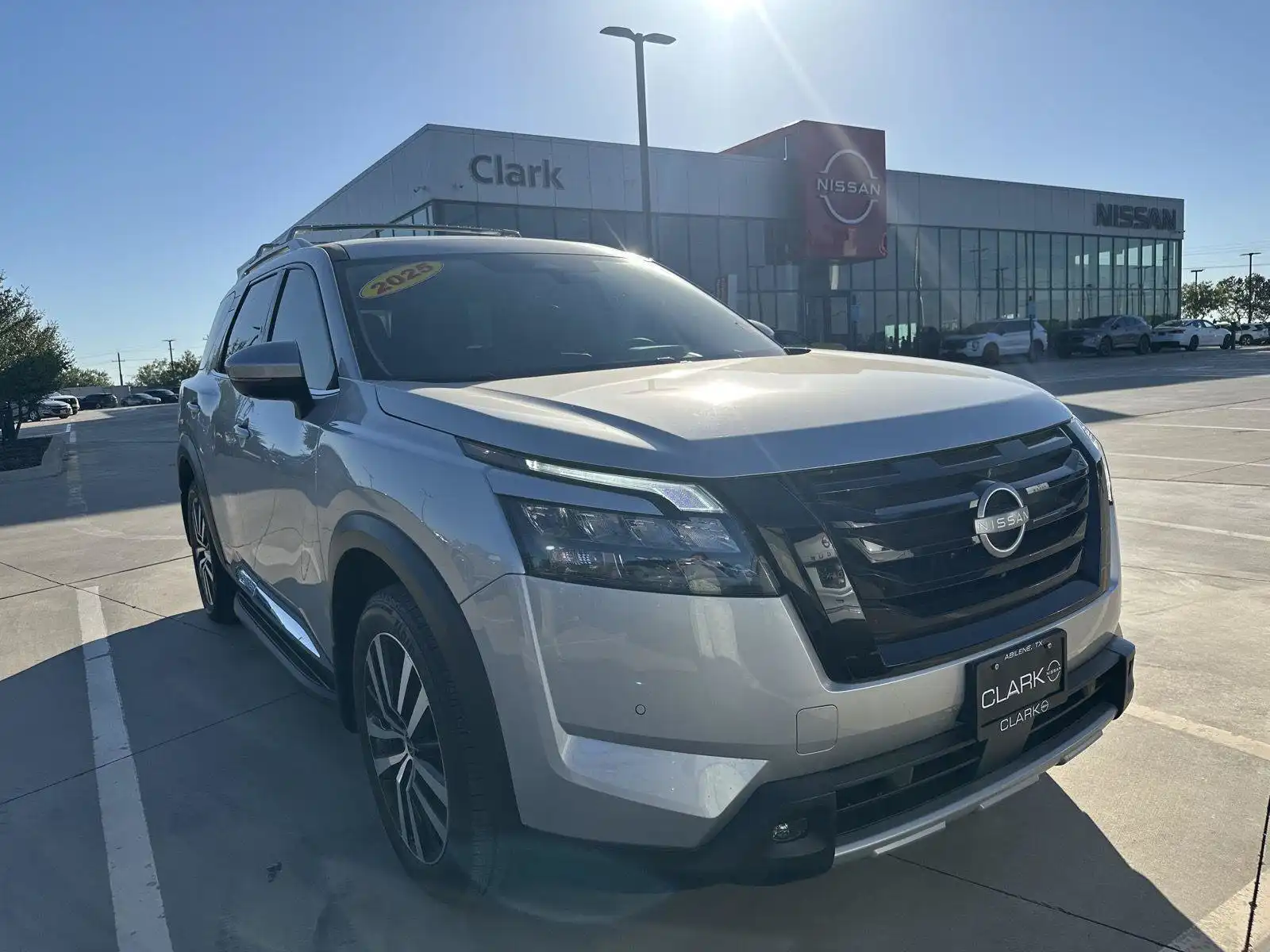 2025 Nissan Pathfinder Platinum 4WD's photo