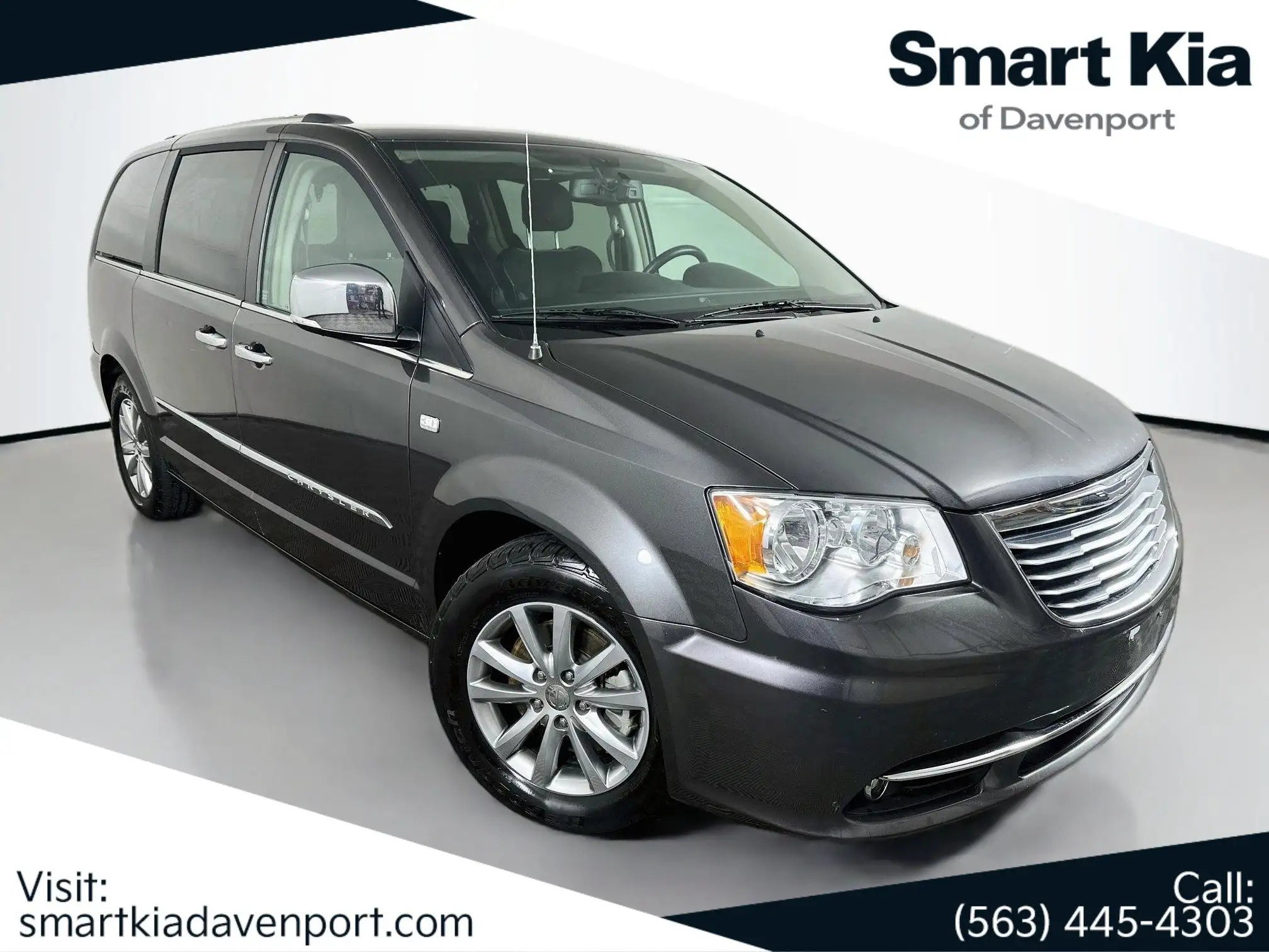 2014 Chrysler Town & Country Touring-L's photo