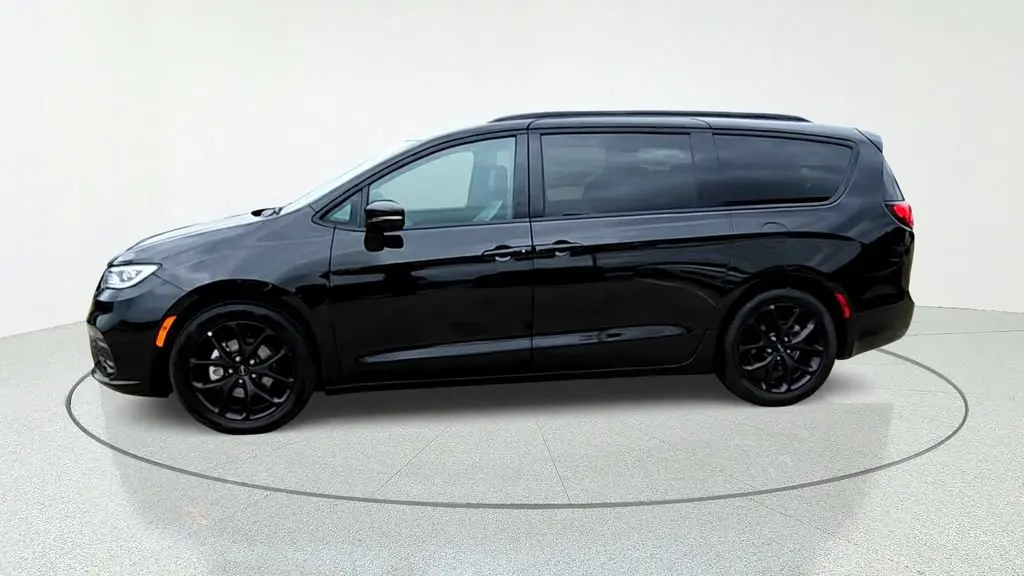 2025 Chrysler Pacifica Limited photo 4