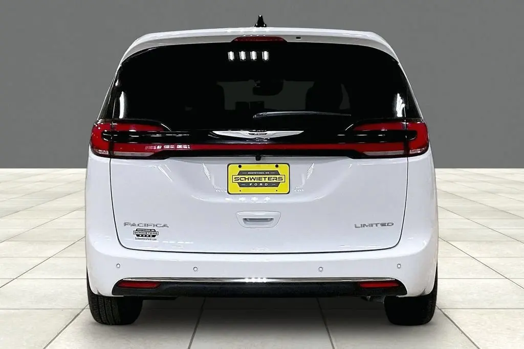 2026 Chrysler Pacifica Limited photo 4