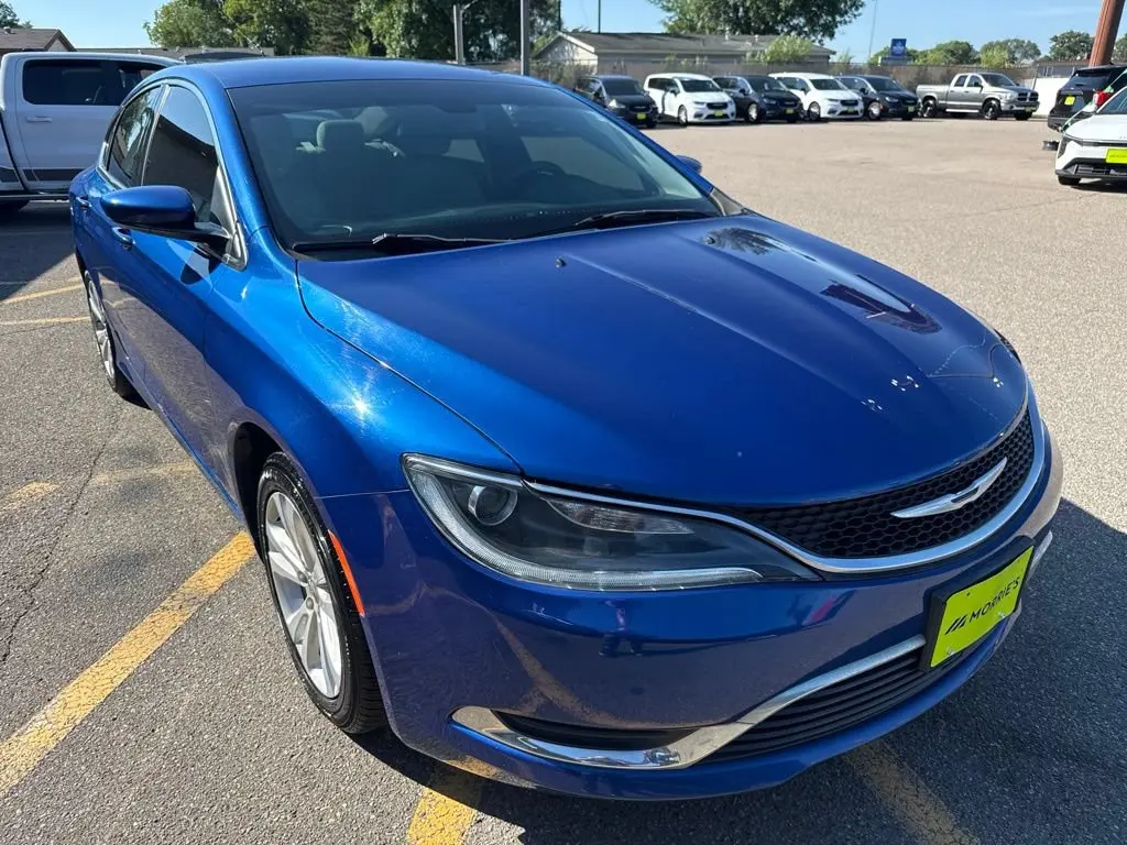 2016 Chrysler 200 Limited photo 3