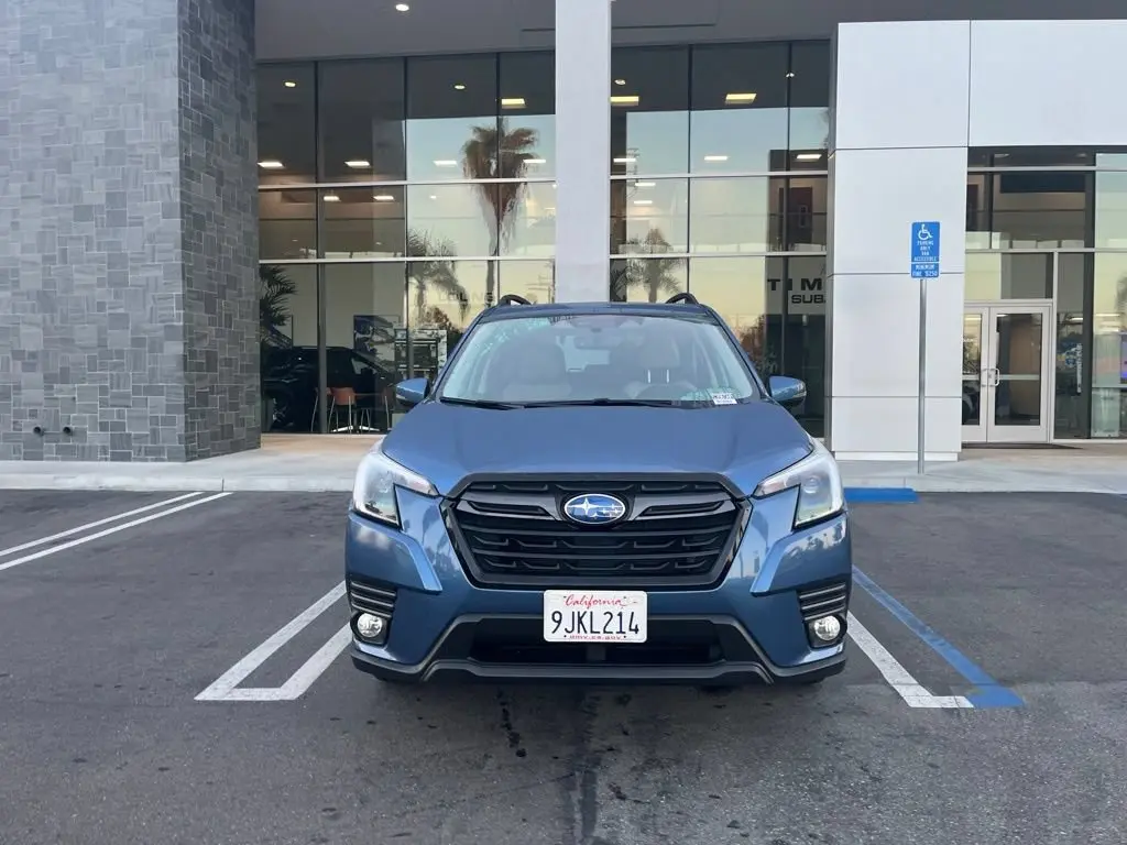2023 Subaru Forester Limited photo 4