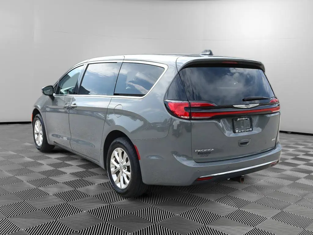 2023 Chrysler Pacifica Touring L AWD photo 4