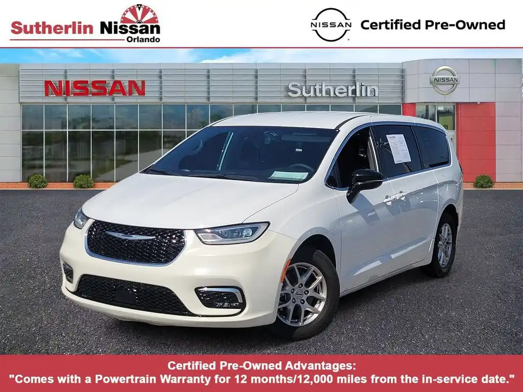 2024 Chrysler Pacifica Touring's photo