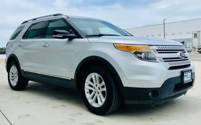2013 Ford Explorer XLT photo 3