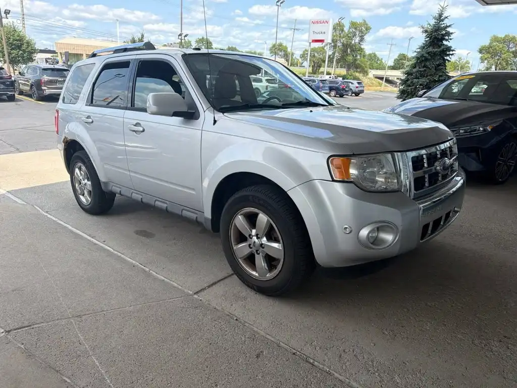2010 Ford Escape Limited 4WD's photo