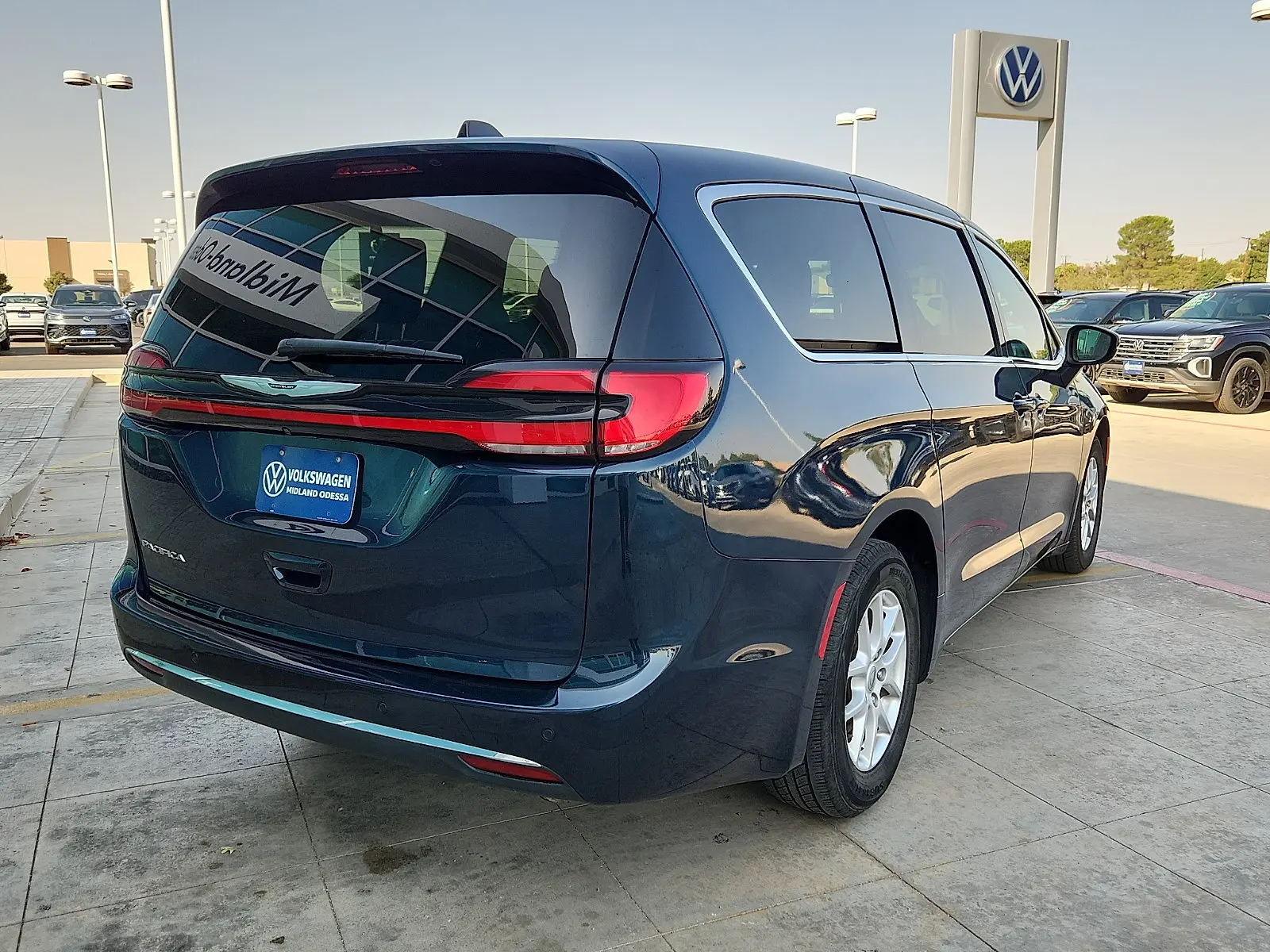 2023 Chrysler Pacifica Touring L photo 5