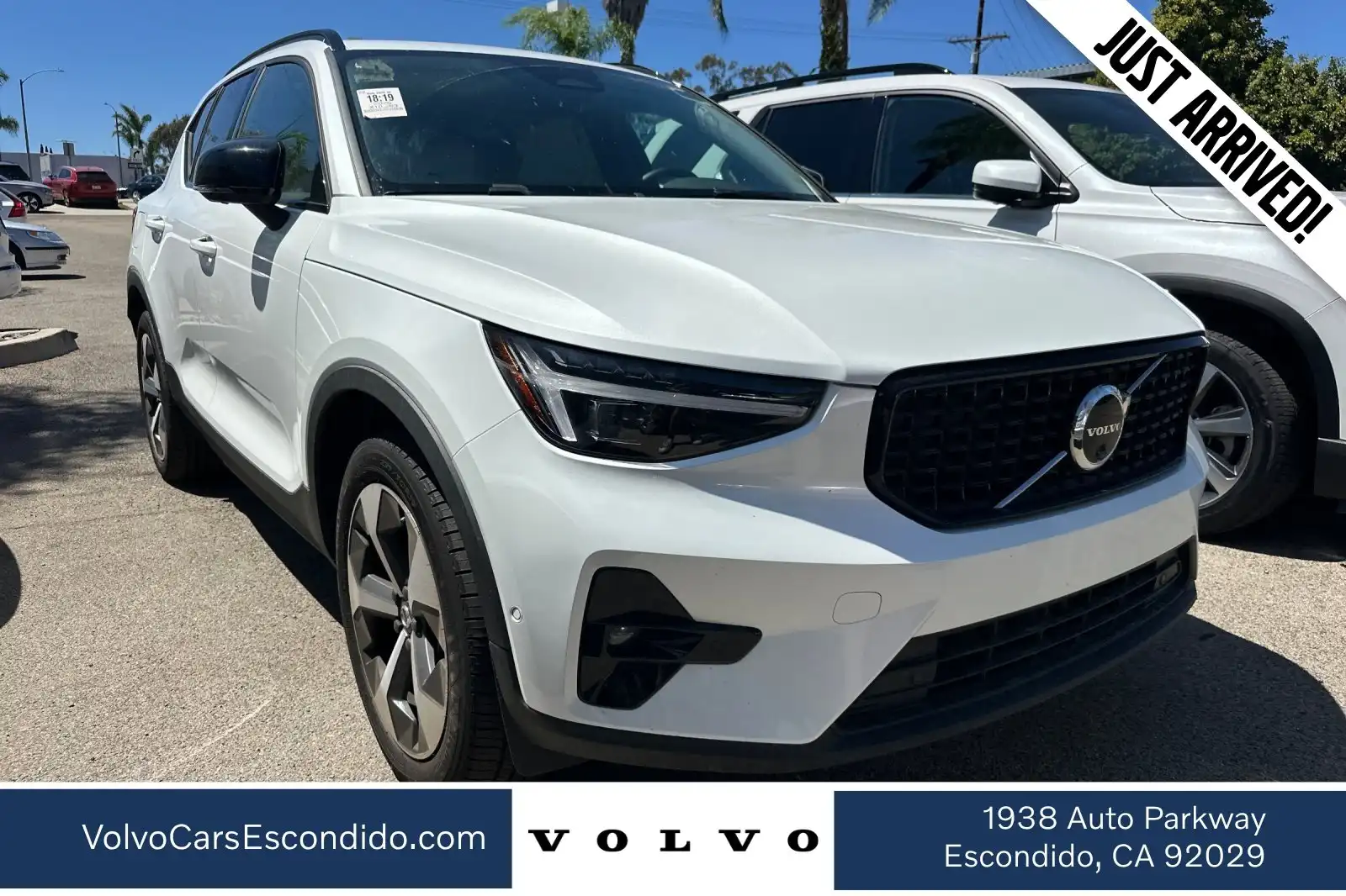 2026 Volvo XC40 B5 Plus Dark AWD's photo