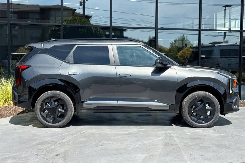 2027 Kia Seltos X-Line AWD S photo 3