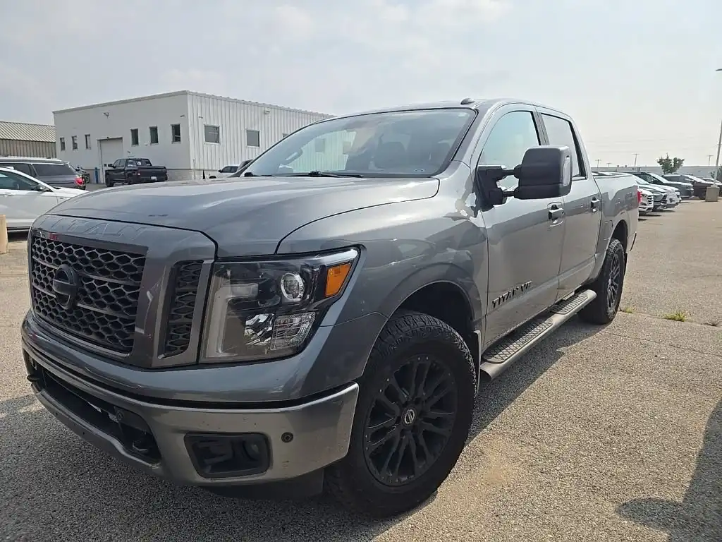 2018 Nissan Titan SL 4X4 Crew Cab's photo