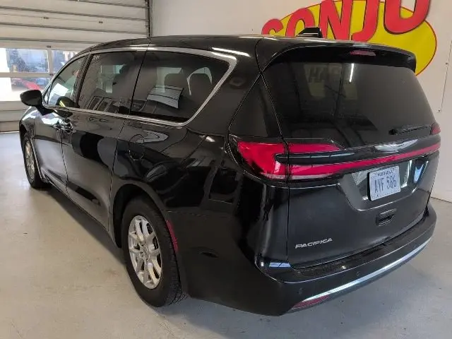2025 Chrysler Pacifica Select photo 3