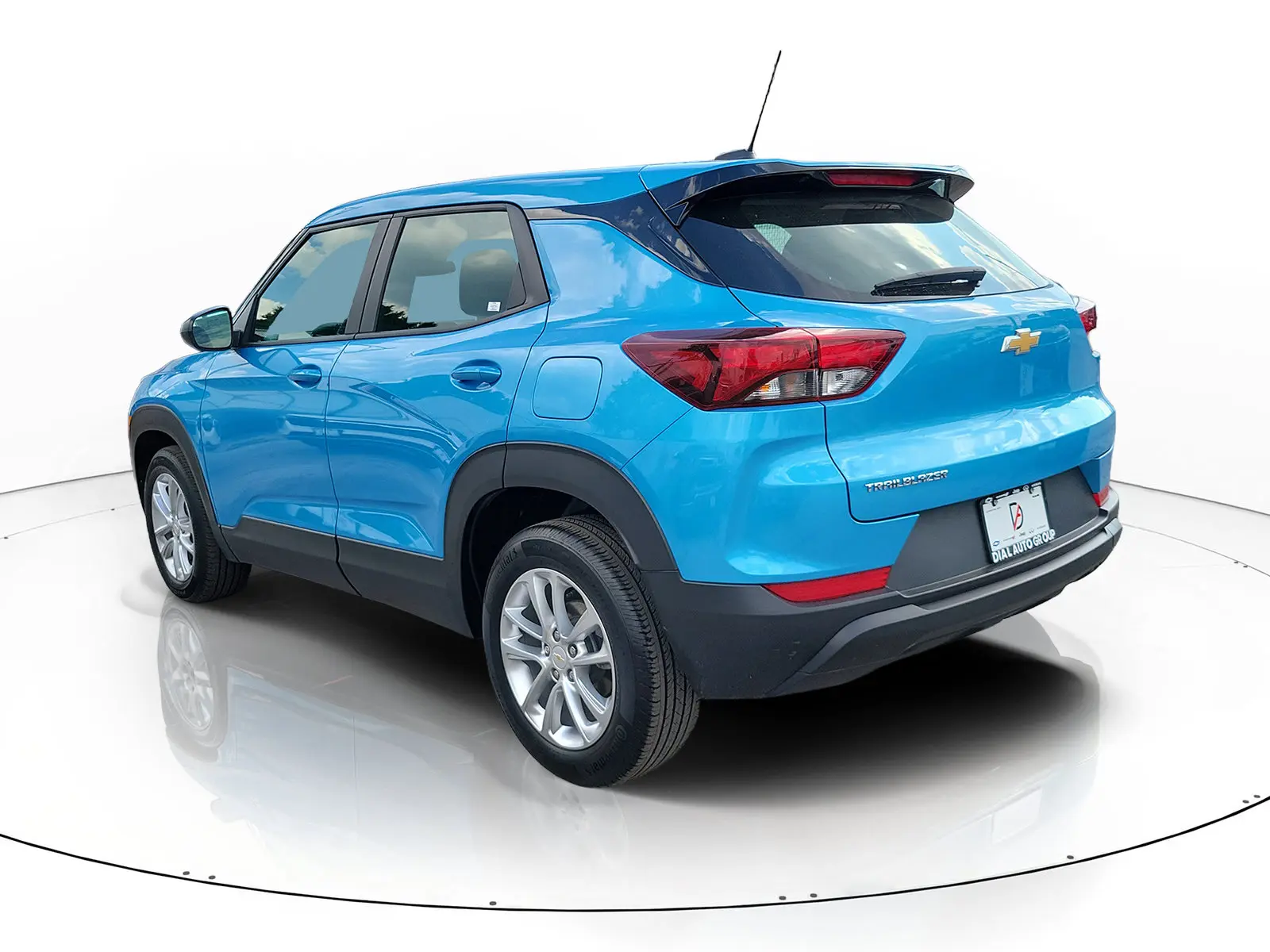 2025 Chevrolet Trailblazer LS photo 3