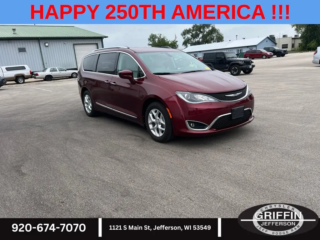 2017 Chrysler Pacifica Touring-L Plus photo 5