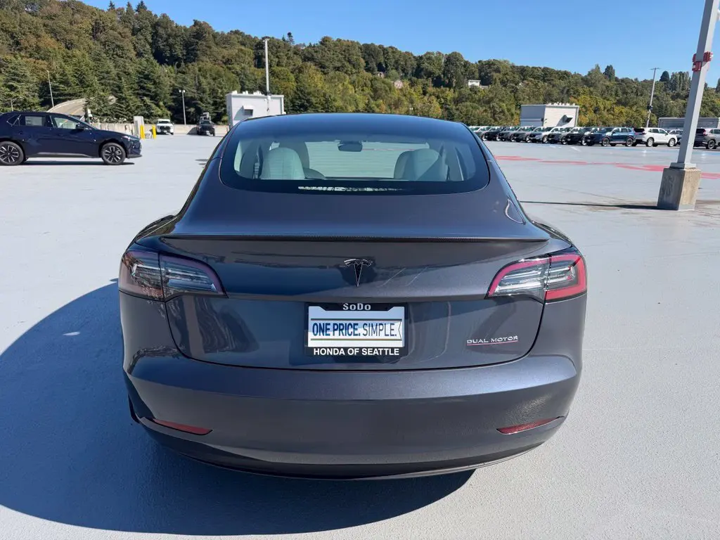 2023 Tesla Model 3 Performance photo 4