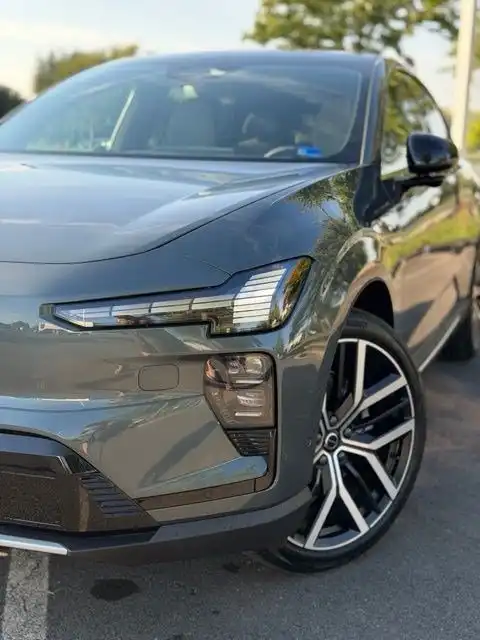 2027 Volvo EX60 P10 Ultra AWD's photo