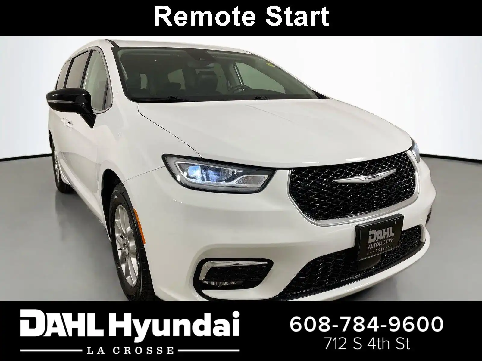 2024 Chrysler Pacifica Touring L's photo