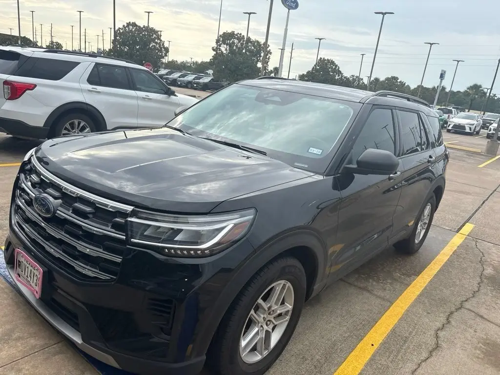 2026 Ford Explorer Active photo 3